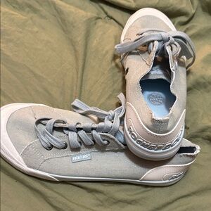 Rocket Dog Light Gray Canvas Sneakers